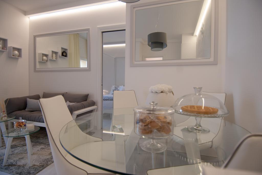 WHITE APARTMENT FORTE DEI MARMI (Italia) - da 111 € | HOTELMIX